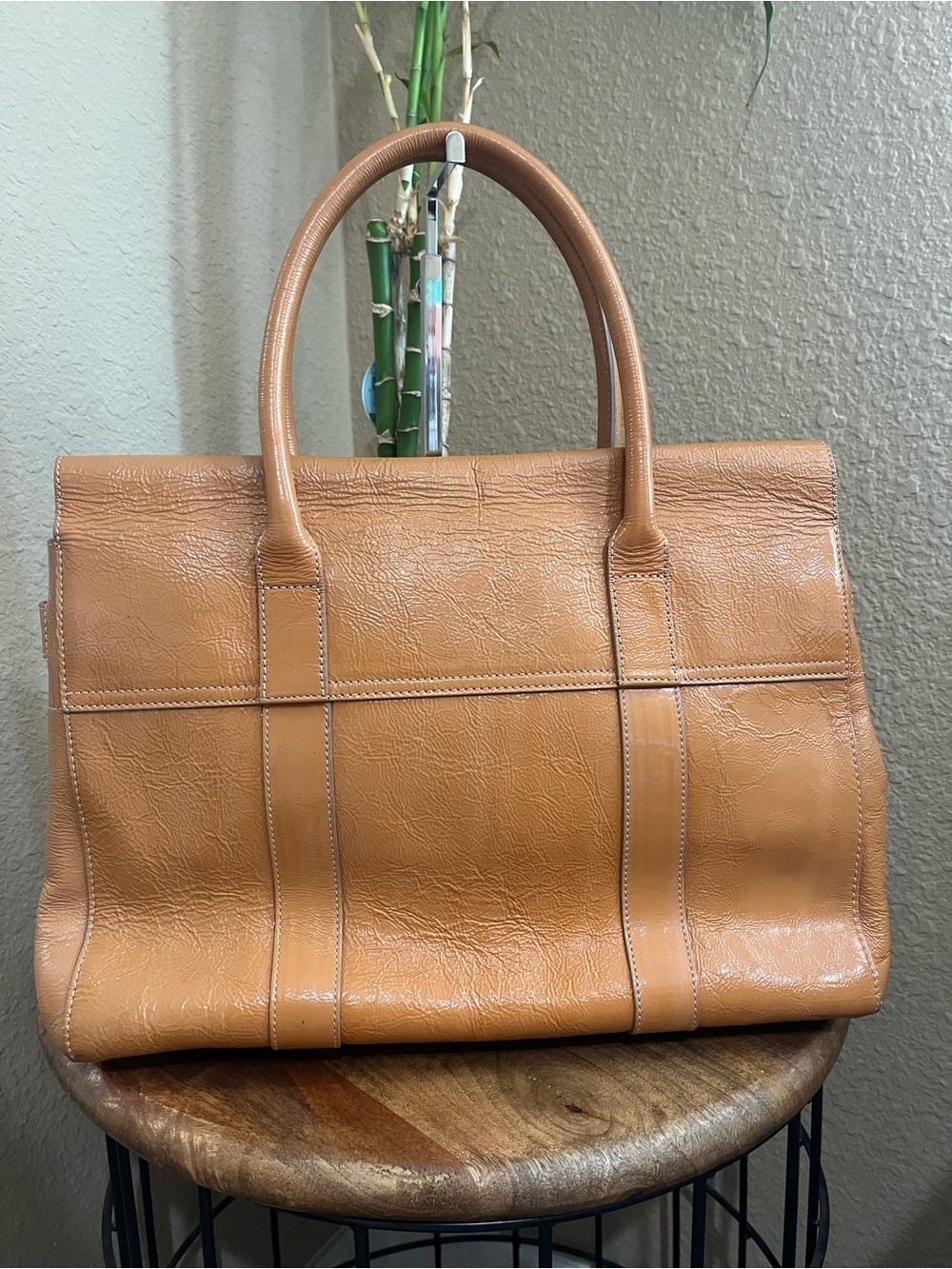 MULBERRY GLOSSY WRINKLED PATENT WARM CARAMEL/TAN LEATHER BAYSWATER - Picture 2 of 16